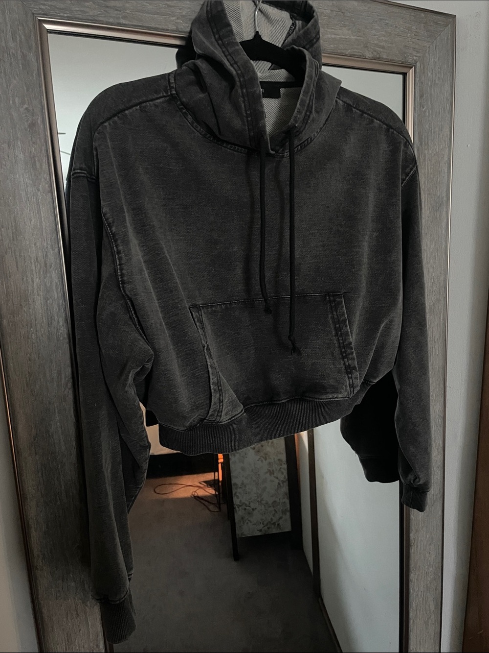Forever21, Juniors cropped washed black pullover hoodie sweater size small